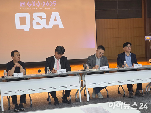 이의준 성남산업진흥원장이 2일 경기 성남시 성남산업진흥원에서 열린 'GXG 2025' 기자간담회에서 발언하고 있다. [사진=박정민 기자]