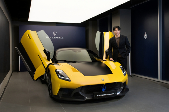 마세라티 GT2 스트라달레 국내 출시 기념 VIP 고객 행사에 참석한 안성재 셰프 [사진=마세라티코리아]