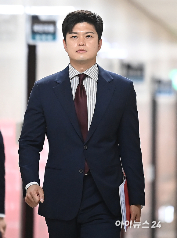 김용태 국민의힘 비상대책위원장이 13일 오전 서울 여의도 국회에서 수원지법 대북송금재판 관련 현안 입장발표를 위해 이동하고 있다. [사진=곽영래 기자]