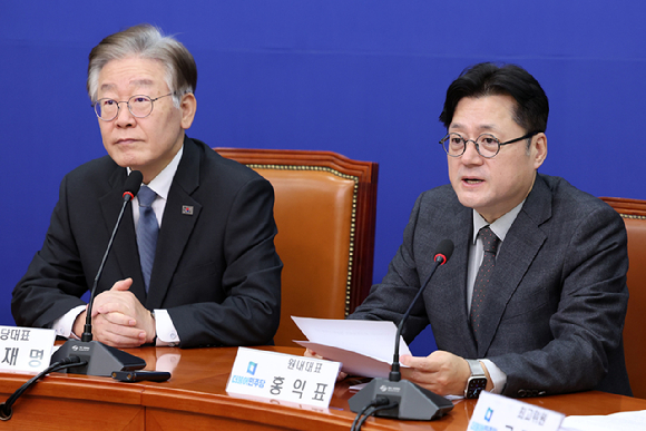 홍익표 더불어민주당 원내대표가 10일 오전 서울 여의도 국회에서 열린 최고위원회의에서 발언을 하고 있다. [사진=뉴시스]