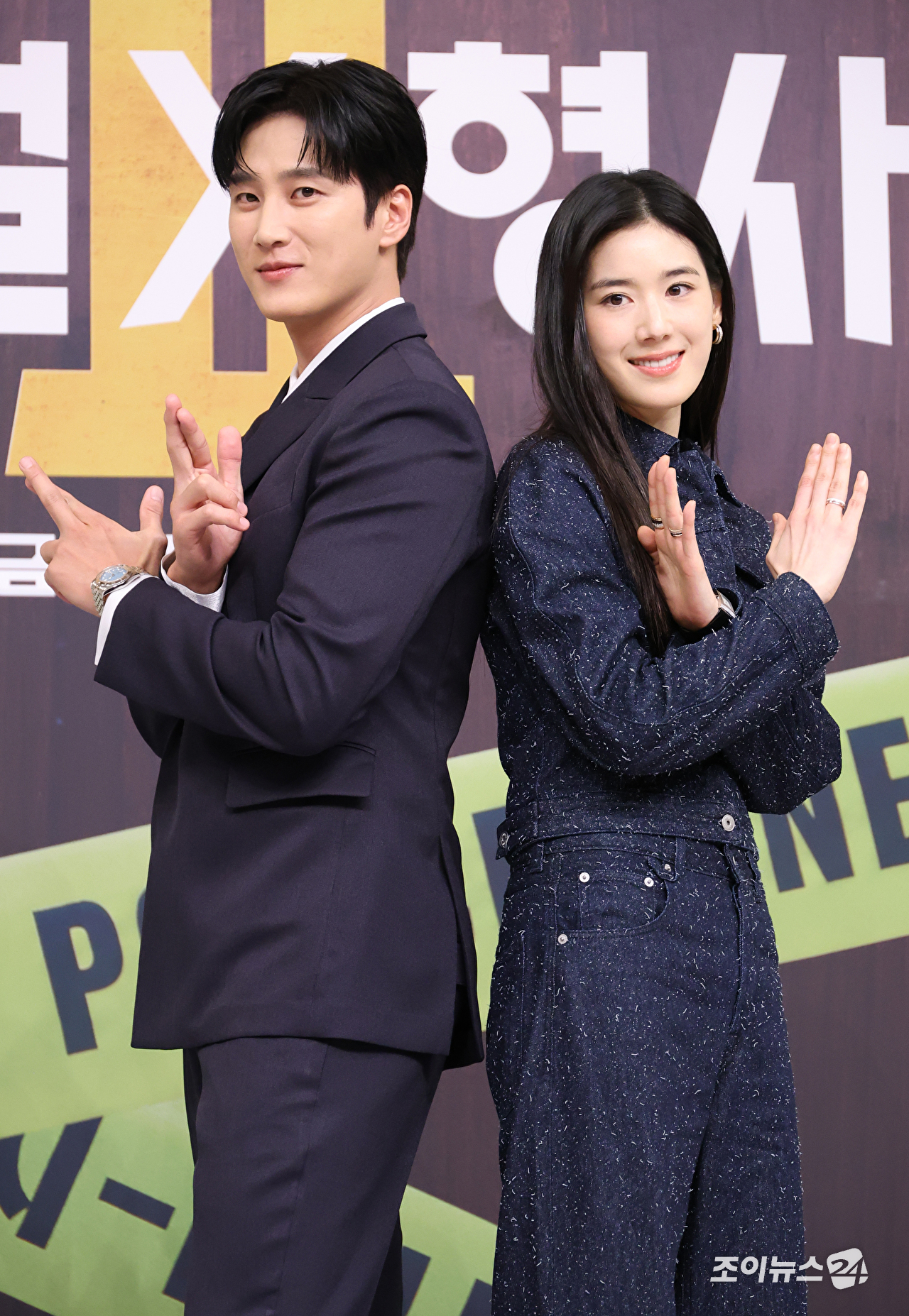 배우 안보현, 정은채가 4일 오전 서울 양천구 목동 SBS에서 진행된 SBS 새 금토드라마 '재벌X형사2' 제작발표회에 참석해 포즈를 취하고 있다. [사진=문수지 기자]