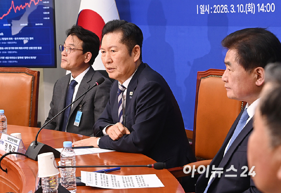 정청래 더불어민주당 대표가 10일 서울 여의도 국회에서 열린 중앙당 및 시&middot;도당 선거관리위원장 연석회의에서 발언하고 있다. [사진=곽영래 기자]