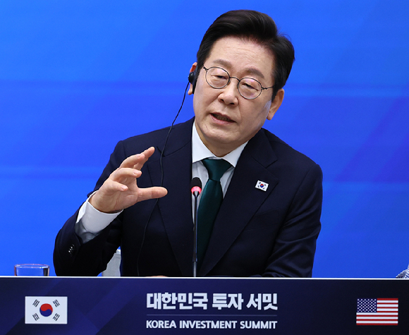 이재명 대통령이 지난 25일(현지시간) 미국 뉴욕 증권거래소에서 열린 한국경제설명회 투자서밋에서 발언하고 있다. [사진=연합뉴스]