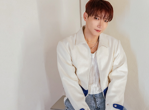 가수 준케이가 최근 서울 모처에서 진행된 미니 4집 '디어 마이 뮤즈' 발매 기념 인터뷰에서 포즈를 취하고 있다. [사진=JYP엔터테인먼트]