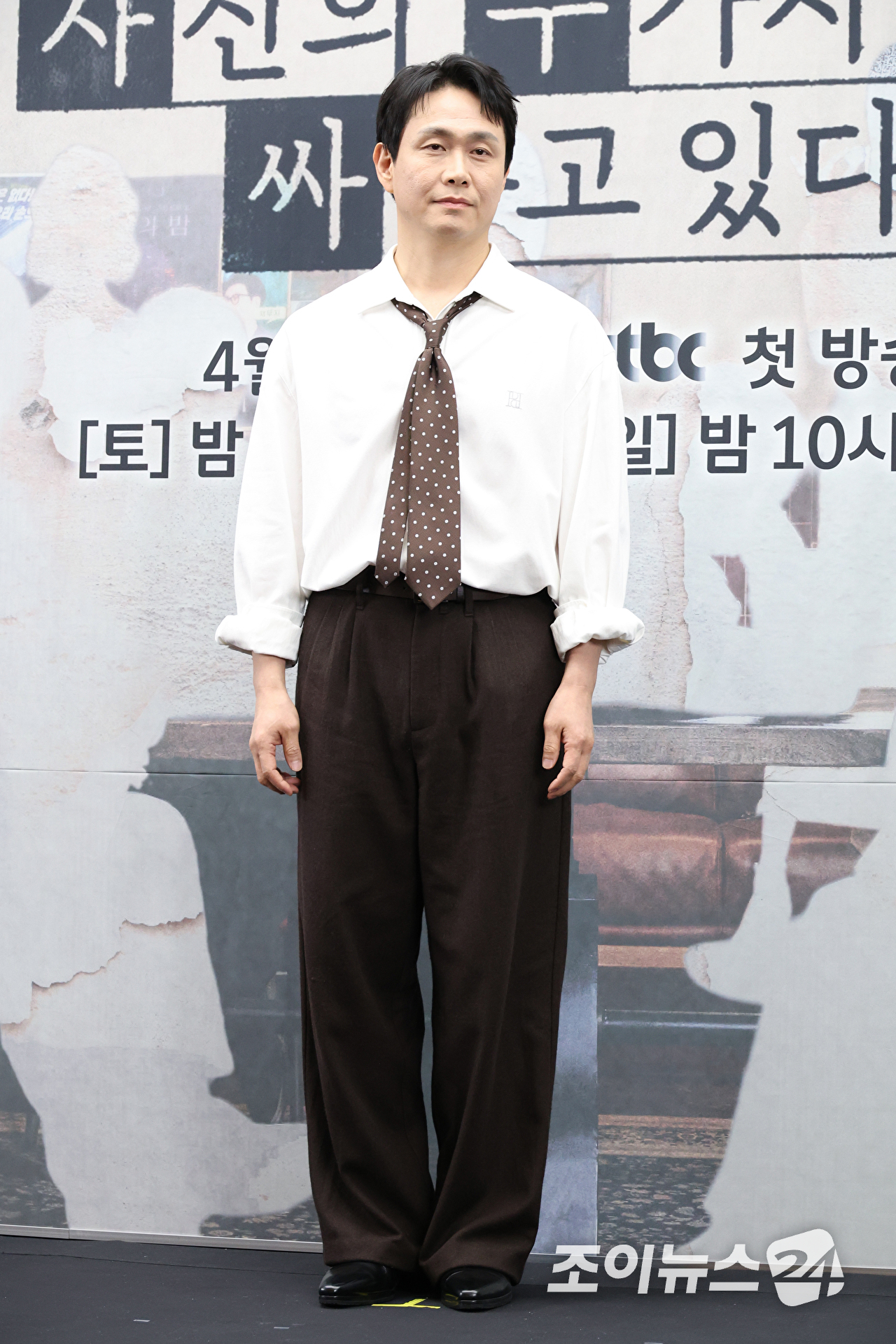 배우 오정세가 17일 오후 서울 마포구 상암동 스탠포드 호텔에서 열린 JTBC 새 토일드라마 '모두가 자신의 무가치함과 싸우고 있다' 제작발표회에 참석해 포즈를 취하고 있다. [사진=문수지 기자]