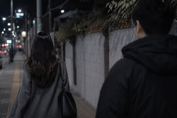 스토킹 이미지. 기사와 직접적인 관련이 없는 생성 이미지 [사진=챗GPT AI 생성 이미지]