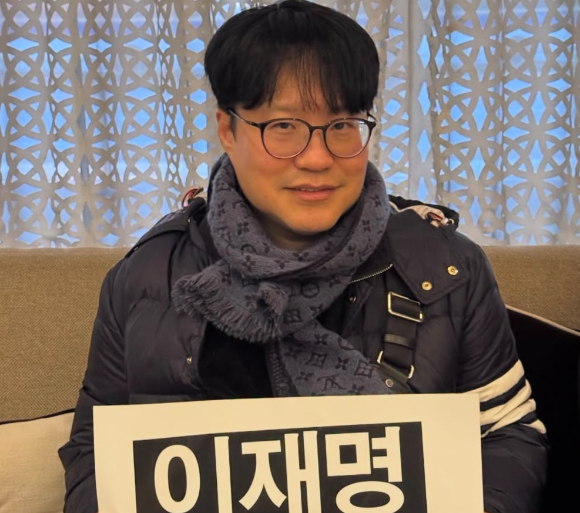 만화가 윤서인이 그룹 DJ DOC 출신 가수 이하늘의 정치 견해를 담은 영상을 두고 진보 진영을 싸잡아 맹폭했다. 사진은 윤서인. [사진=윤서인 인스타그램]