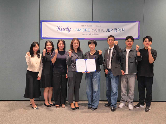 컬리와 아모레퍼시픽이 지난 29일 화장품 상품 공동개발을 위한 업무협약을 체결했다고 30일 밝혔다. [사진=컬리]