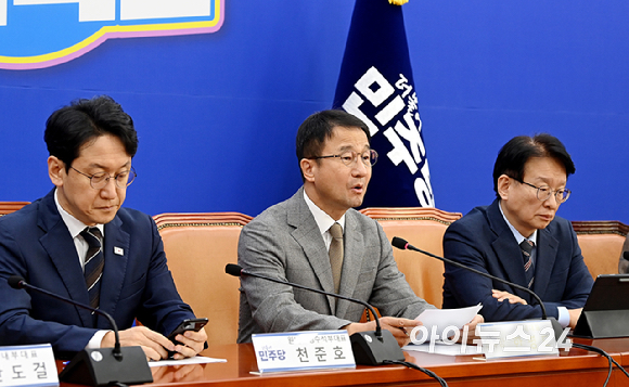 한병도 더불어민주당 원내대표가 20일 서울 여의도 국회에서 열린 국정감사 대책회의에서 발언하고 있다. [사진=곽영래 기자]