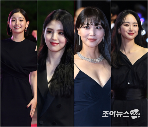 배우 박소담, 한소희, 오윤아, 원진아(왼쪽부터)가 6일 오후 부산 해운대구 영화의전당에서 열린 '제26회 부산국제영화제'(BIFF) 개막식 레드카펫 행사에 참석해 포즈를 취하고 있다.