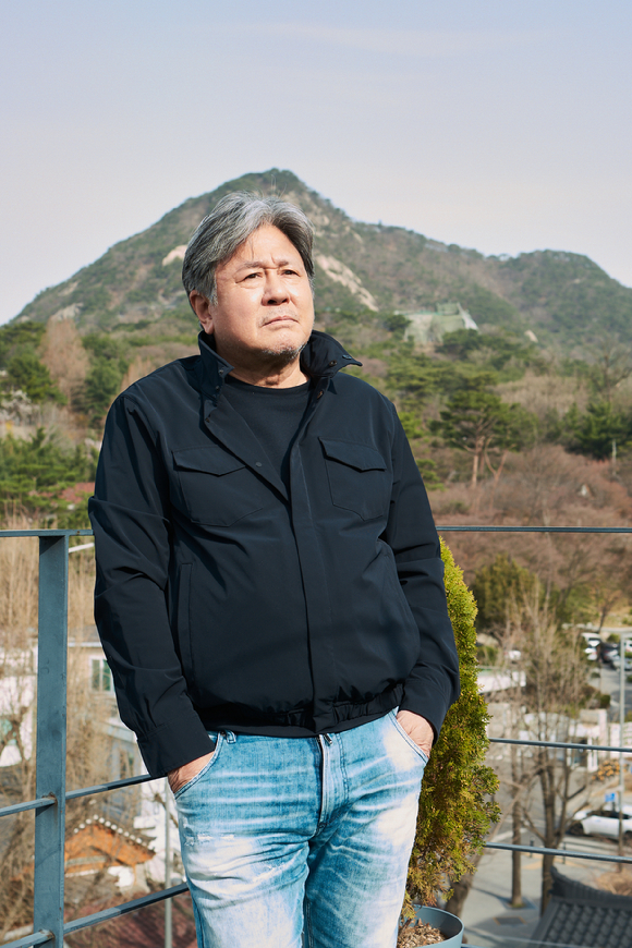 배우 최민식이 '카지노' 종영 인터뷰를 진행했다. [사진=월트디즈니컴퍼니 코리아]