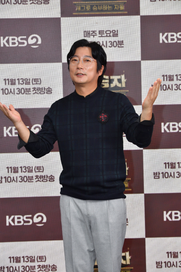 이수근이 12일 온라인으로 진행된 KBS 2TV '개승자' 제작발표회에 참석해 포즈룰 취하고 있다. [사진=KBS]