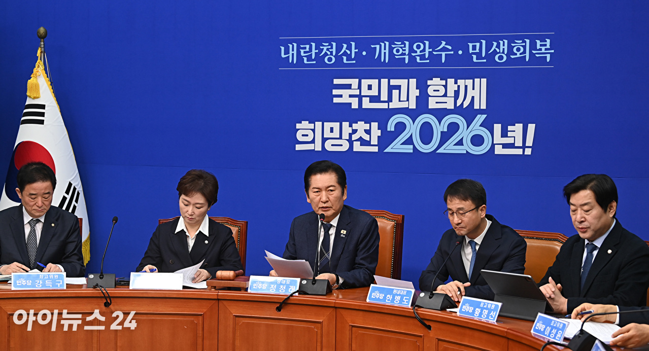 정청래 더불어민주당 대표가 12일 서울 여의도 국회에서 열린 최고위원회의에서 발언하고 있다. [사진=곽영래 기자]