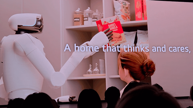 류재철 LG전자 최고경영자(CEO) 사장이 5일(현지시간) 미국 라스베이거스 만달레이베이 호텔 컨벤션센터에서 열린 'LG 월드 프리미어' 무대에서 사람과 소통하는 AI에 대해 설명하고 있다.[사진=박지은 기자]