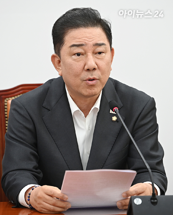 김병기 더불어민주당 원내대표가 5일 오전 서울 여의도 국회에서 열린 원내대책회의에서 발언하고 있다. [사진=곽영래 기자]