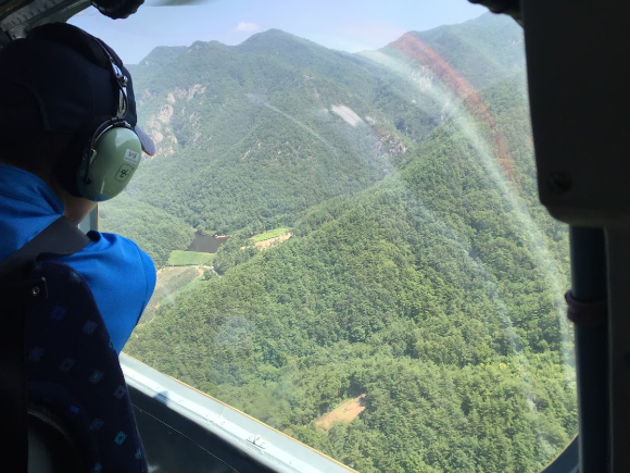 헬기를 이용한 항공예찰 광경. [사진=산림청]