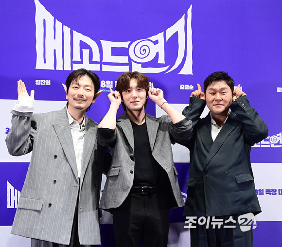 이기혁 감독-배우 이동휘-강찬희-윤경호가 13일 오후 서울 삼성동 메가박스 코엑스에서 열린 영화 '메소드 연기'(감독 이기혁) 언론시사회에 참석하고 있다. [사진=정소희 기자]