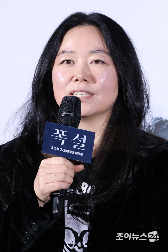 배우 구교환, 김윤석이 30일 오전 서울 용산구 CGV 용산아이파크몰점에서 진행된 영화 '폭설'(감독 홍의정, 박선우) 제작보고회에 참석해 포즈를 취하고 있다. [사진=문수지 기자]