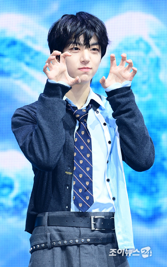 그룹 아이딧 백준혁이 15일 오후 서울 광진구 광장동 예스24라이브홀에서 아이딧(IDID) 첫 번째 미니 앨범 '아이 디드 잇.(I did it.)' 발매 기념 데뷔 쇼케이스에 참석하고 있다. [사진=정소희 기자]