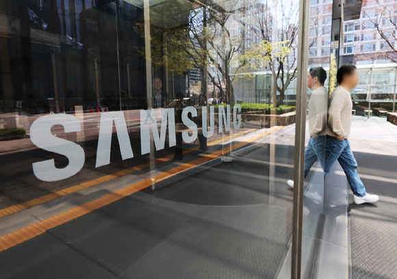 서울 서초구 강남역 8번 출구 인근 삼성전자 서초사옥 전경. [사진=연합뉴스]