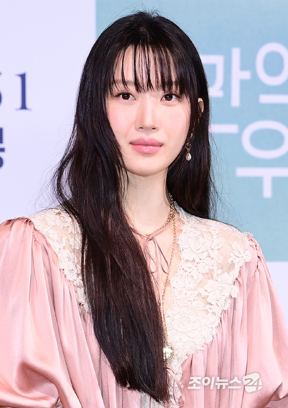 배우 구교환과 문가영이 18일 오후 서울 용산구 CGV 용산아이파크몰에서 열린 영화 '만약에 우리'(감독 김도영) 언론시사회에 참석하고 있다. [사진=정소희 기자]