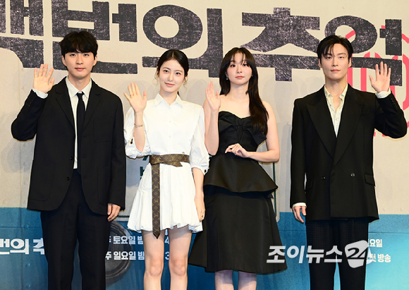 김상호 감독-배우 신예은-김다미-허남준이 11일 오후 서울 구로구 신도림 더 링크 호텔에서 열린 JTBC 새 토일극 '백번의 추억' 제작발표회에 참석하고 있다. [사진=정소희 기자]