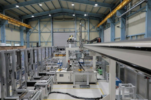 뉴로메카의 전기강판 시험편 가공 로봇 자동화 솔루션 [사진=뉴로메카]