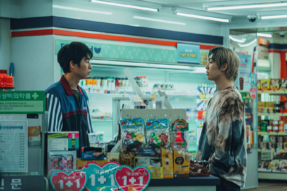 배우 이재욱이 넷플릭스 시리즈 '꿀알바'에서 열연하고 있다. [사진=넷플릭스]