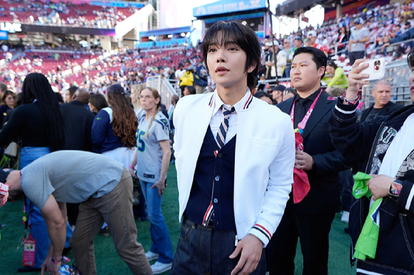 세븐틴 조슈아, 美 최대 스포츠 축제 슈퍼볼 깜짝 등장