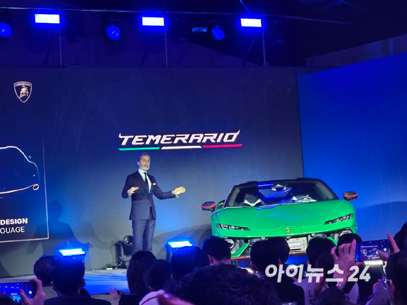 스테판 윙켈만 오토모빌리 람보르기니 최고경영자(CEO)가 6일 서울 광진구 파이팩토리에서 열린 '테메라리오' 공개 행사에서 발표하고 있다. [사진=김종성 기자]
