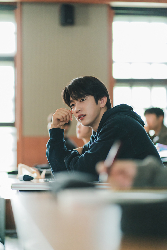 배우 박진영이 JTBC 금요시리즈 '샤이닝'에서 열연하고 있다. [사진=SLL, 카카오엔터테인먼트]