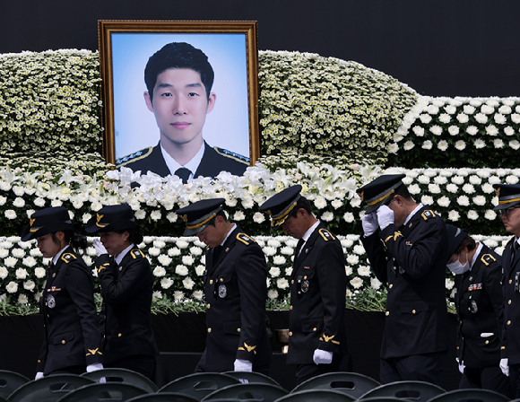 15일 인천 서구 인천해양경찰서에서 '해양경찰관 고(故) 이재석 경사 영결식'이 엄수되고 있다. 2025.9.15 [공동취재] [사진=연합뉴스]