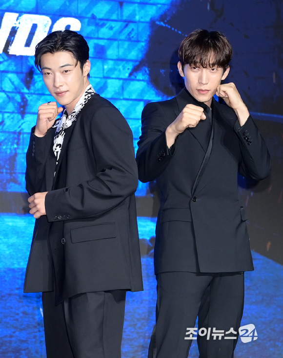 배우 이상이가 넷플릭스 시리즈 '사냥개들'(감독 김주환) 인터뷰에 앞서 포즈를 취하고 있다. [사진=넷플릭스]