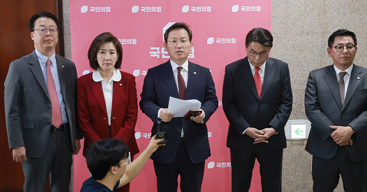 윤석열 정권 정치검찰 조작기소 의혹 사건 진상규명 국정조사특별위원회 야당 간사인 국민의힘 김형동 의원 등 국민의힘 특위 위원들이 31일 국회에서 특위 운영, 증인 채택 등과 관련해 기자회견하고 있다. 2026.3.31 [사진=연합뉴스]