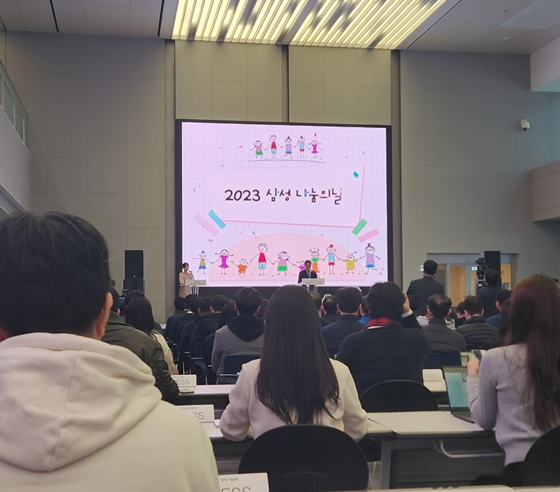 박승희 삼성전자 CR담당 사장이 14일 삼성전자 화성 부품연구동(DSR)에서 열린 '2023 하반기 나눔의 날' 행사에서 개회사를 하고 있다. [사진=민혜정 기자]