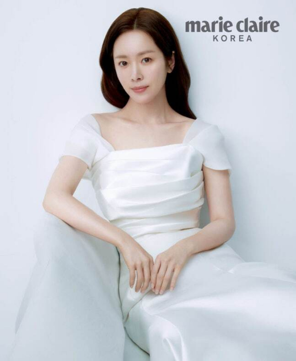 한지민 [사진=마리끌레르]