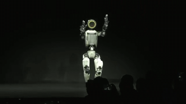 미국 라스베이거스에서 열린 CES 2026 공식 개막 하루 전인 5일(현지시간) '현대차그룹 미디어데이' 행사에서 아틀라스가 차세대 '뉴 아틀라스'를 소개하는 장면. [사진=박지은 기자]