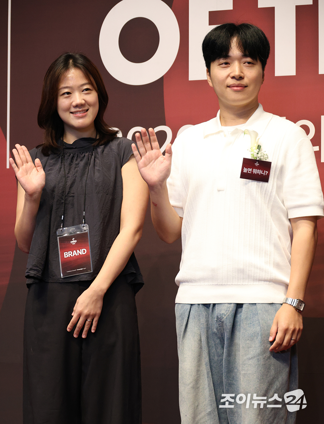 예능프로그램 '놀면 뭐하니?' 이주원 PD 및 제작진이 1일 오전 서울 중구 신라호텔에서 진행된 '2026 올해의 브랜드 대상' 포토월 행사에 참석해 포즈를 취하고 있다. [사진=문수지 기자]