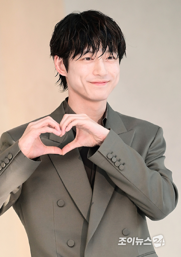 일본 배우 사카구치 켄타로가 3일 오후 서울 성동구 하우스 노웨어 서울에서 열린 아이아이컴바인드 신사옥 하우스 노웨어 서울 오픈 기념 포토콜에 참석하고 있다. [사진=정소희 기자]