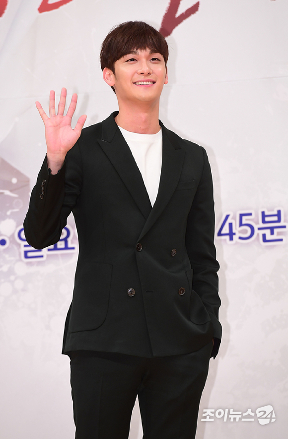 배우 조윤우가 13일 오후 서울 목동 SBS 사옥에서 열린 SBS 주말 드라마 '언니는 살아있다'(연출 최영훈) 제작발표회에 참석해 포즈를 취하고 있다. [사진=조이뉴스24 포토DB]