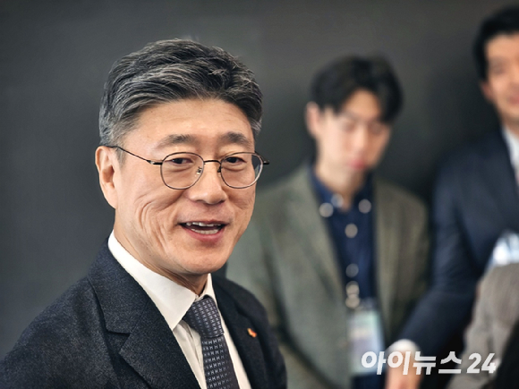 이통3사 대표 진용 완성…정재헌·박윤영·홍범식 리더십 경쟁 본격화