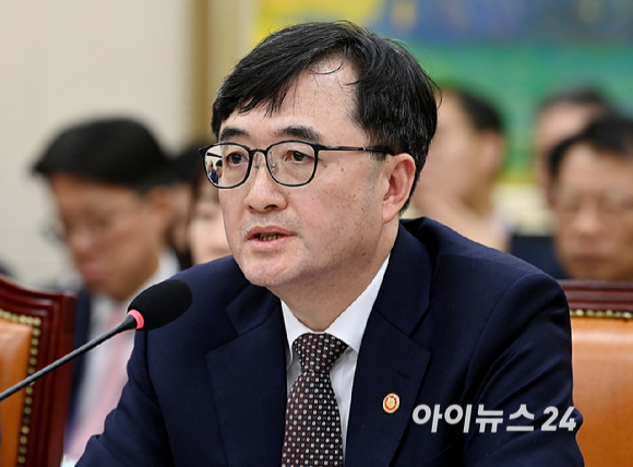 임기은 국무조정실장이 21일 서울 여의도 국회에서 열린 정무위원회 종합국정감사(국무조정실 등)에서 의원 질의에 답변하고 있다. [사진=곽영래 기자]