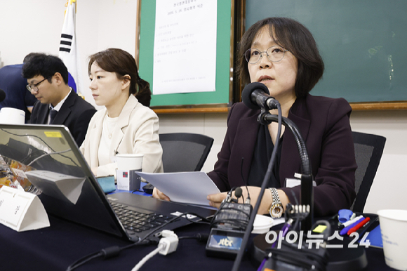 김예영 전국법관대표회의 의장이 26일 경기 고양시 사법연수원에서 열린 전국법관대표회의 임시회의에서 개회선언을 하고 있다. [사진=곽영래 기자]