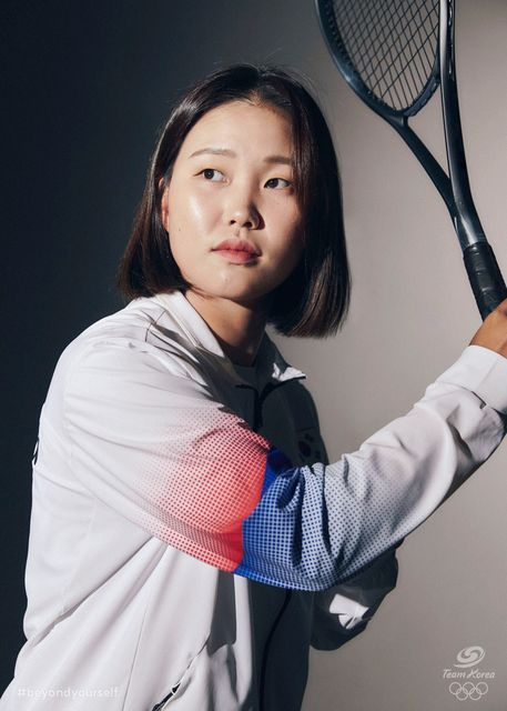 한국 소프트테니스대표팀 문혜경이 항저우 아시안게임 여자 단식에서 금메달을 목에 걸었다. 개인 통산 5번째 아시안게임 참가에서 정상에 올랐다. [사진=대한체육회]