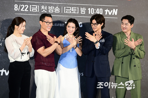 (왼쪽부터)김태희-대니얼 대 킴-레이나 하디스티-김지훈-션 리차드가 21일 오전 서울 용산구 CGV아이파크몰점에서 열린 아마존 프라임 비디오 시리즈 '버터플라이(Butterfly)' 제작발표회에 참석하고 있다. [사진=정소희 기자]