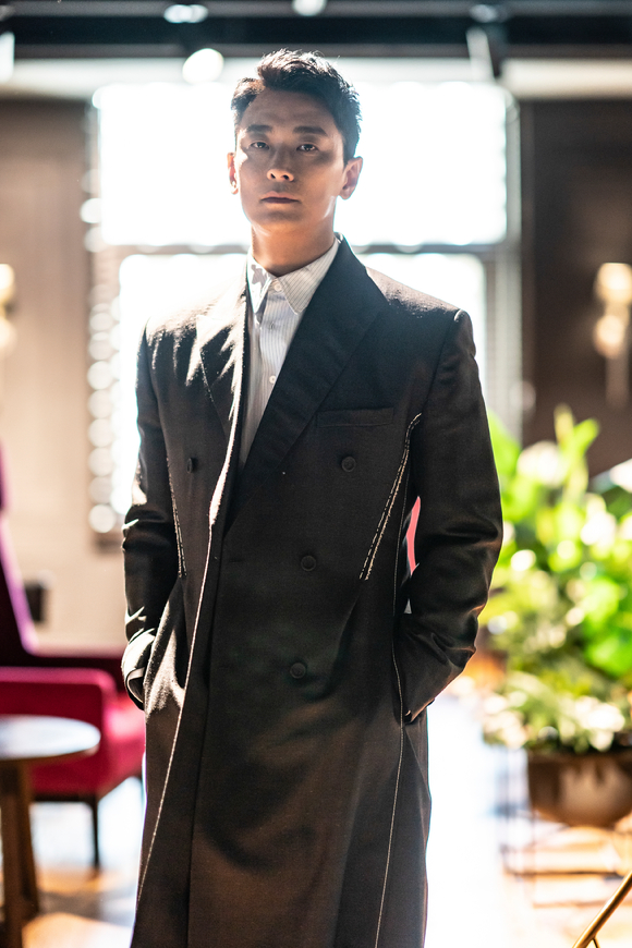 배우 주지훈이 영화 '젠틀맨' 인터뷰에 앞서 포즈를 취하고 있다. [사진=콘텐츠웨이브(주)]