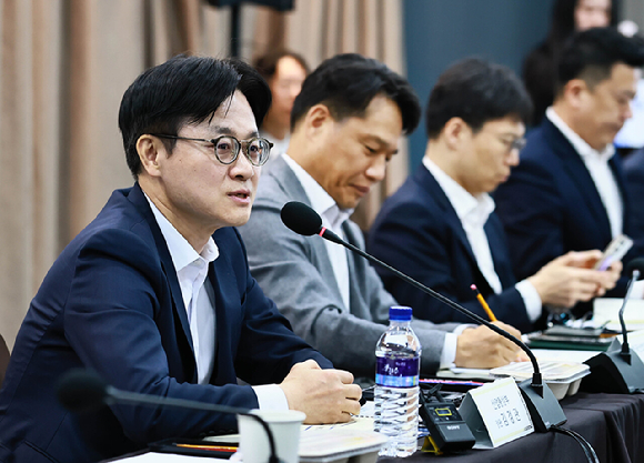 김정관 산업통상부 장관이 17일 충북 청주시 세종시티 오송호텔에서 를 주재하고 있다. 2026.4.17 [사진=산업통상부]