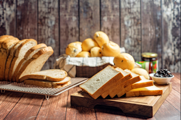'코로나19' 여파로 식사대용 빵 판매가 늘고 있다. [사진=신세계푸드]