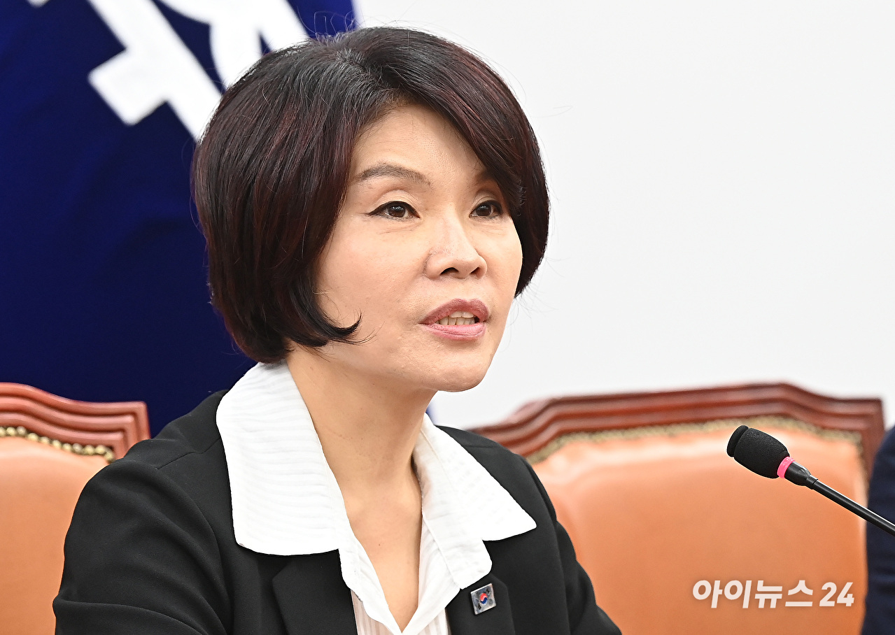 한정애 더불어민주당 정책위의장이 지난 8월 28일 오전 서울 여의도 국회에서 열린 정책조정회의에서 발언하고 있다. [사진=곽영래 기자]