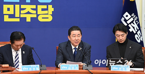 김병기 더불어민주당 원내대표가 21일 서울 여의도 국회에서 열린 최고위원회의에서 발언하고 있다. [사진=곽영래 기자]